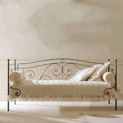Kovanaya-krovat-sofa-Margie-foto