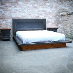Krovat-v-stile-loft-iz-metalla-Heather-s-derevyannym-osnovaniem