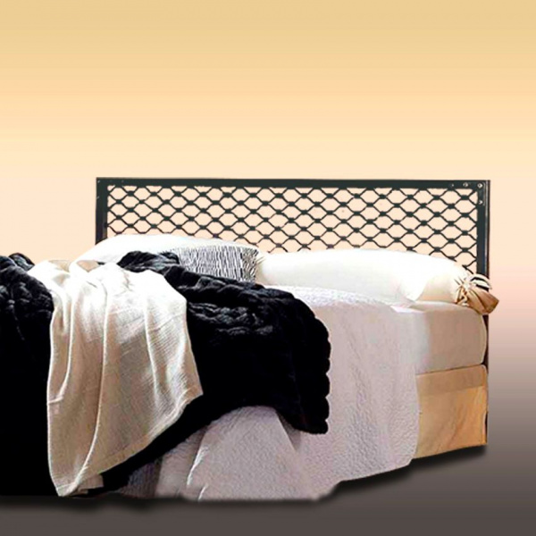 Unikalnaya-krovat-loft-Britney-s-myagkim-izgolovem