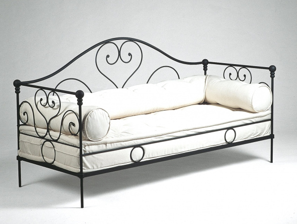 Metallicheskaya-krovat-sofa-Martha-photos